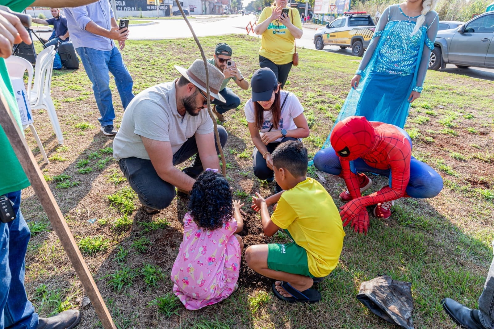 prefeitura-planta-centenas-de-mudas-no-pedra-90,-em-cuiaba