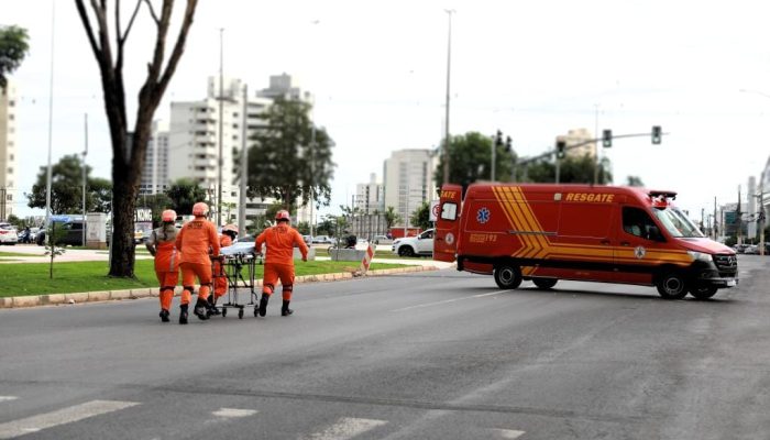 corpo-de-bombeiros-socorre-mulher-que-se-engasgou-ao-comer-salgado-no-trabalho